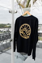 Load image into Gallery viewer, Versatile Style for the Eco-Conscious Wardrobe 🌍
Made for both comfort and a cleaner planet, our Sustainable Comfort Long Sleeve T-Shirt offers premium durability with eco-friendly production. Perfect for layering or as a standalone statement piece. Join the sustainable fashion movement!