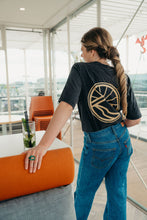 Load image into Gallery viewer, A T-Shirt That Feels as Good as It Does Good 💚
With the Eco Luxe Oversized T-Shirt, you don’t have to choose between comfort and sustainability. Designed for versatility, this tee is made from organic cotton and crafted using renewable energy, so you can look great while supporting a greener future